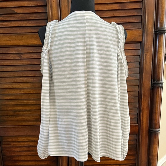 🐢NWOT🐢LC Lauren Conrad Cold Shoulder Blouse Sz Small - Picture 3 of 6
